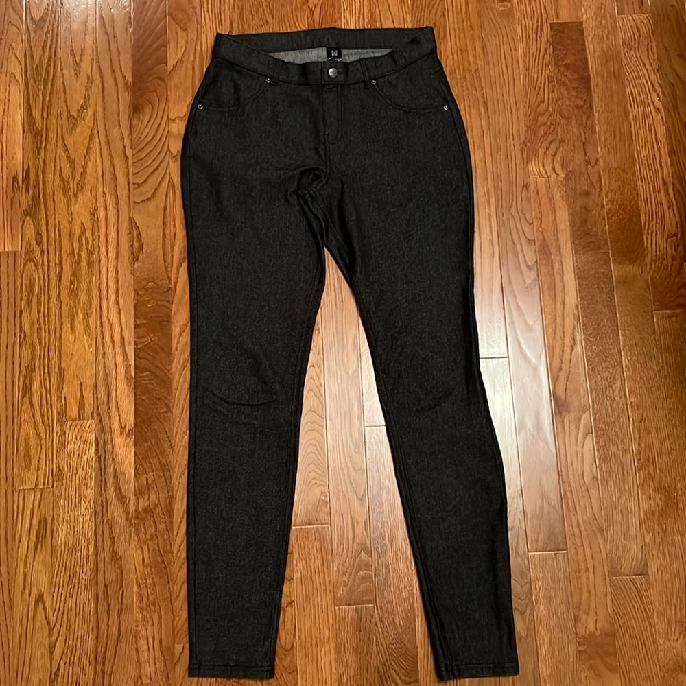 HUE Black Leggings